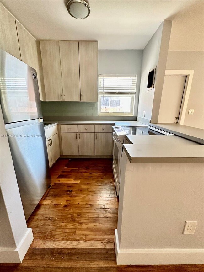 Building Photo - 1155 NE 111th St