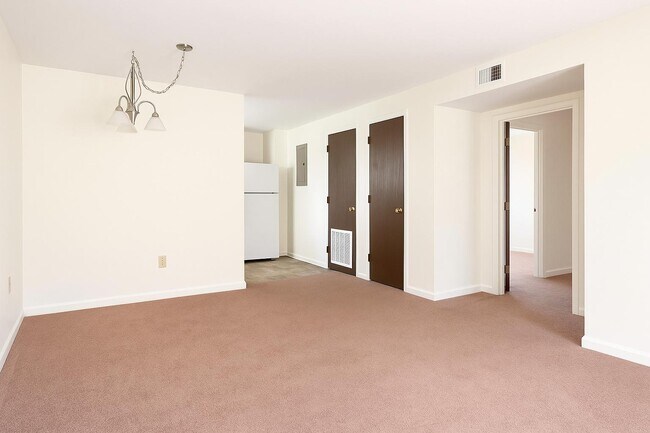 Foto del edificio - 4192 Long Branch Rd