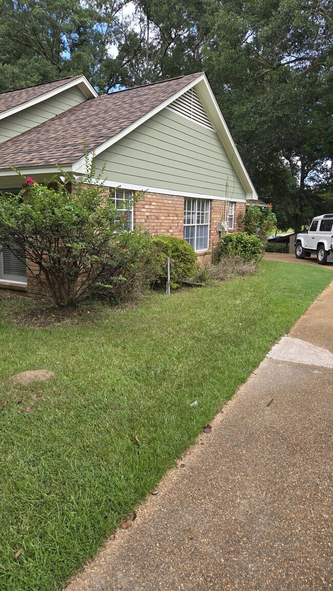 Foto del edificio - 405 Brentwood Dr