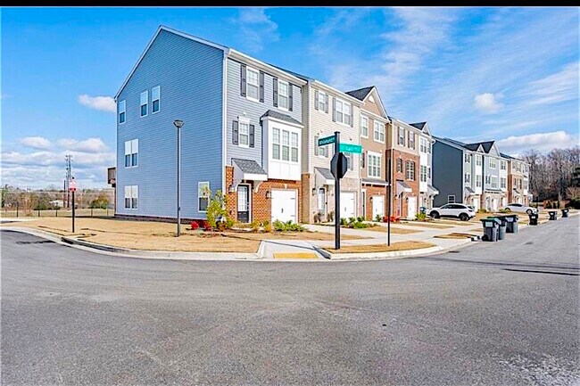 Building Photo - 1419 Kerr Dr