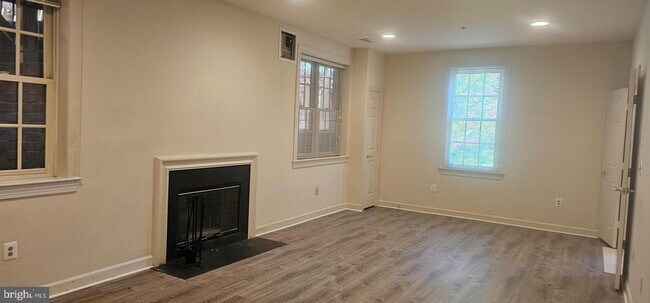 Foto del edificio - 133 Crofton Hill Ln