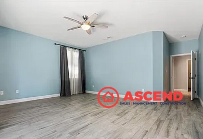 Building Photo - Stunning Home Home Off Jewetta Ave and Sno...
