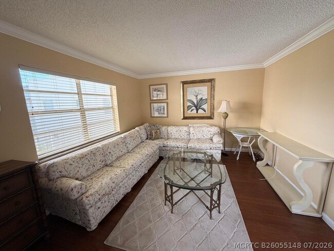 Building Photo - 569 Normandy Ln