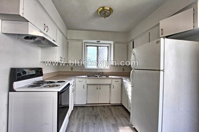 Foto del edificio - 2 Bed, 1 Bath Duplex Unit in Rose Village