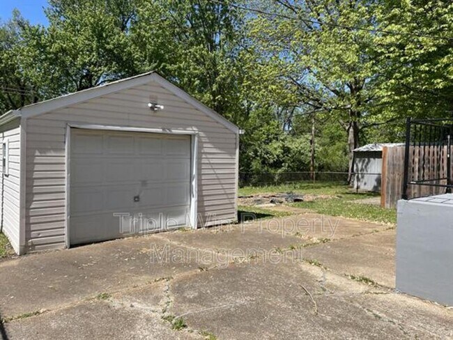 Foto del edificio - 1145 St Matthew Dr