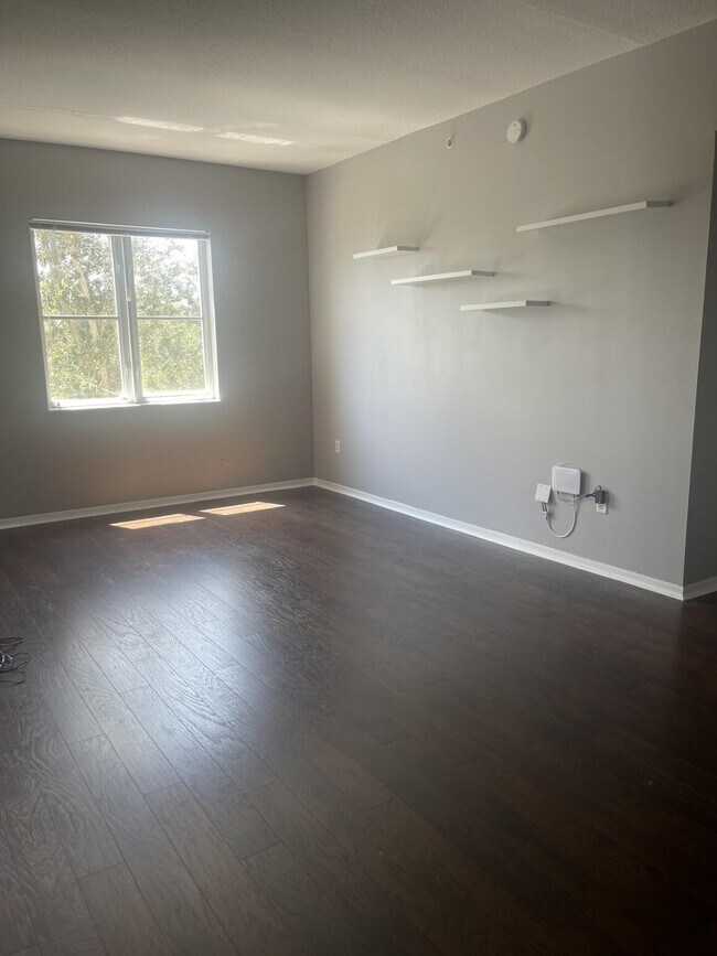 Building Photo - 1209 Main St