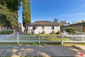 Building Photo - 14721 Sylvan St