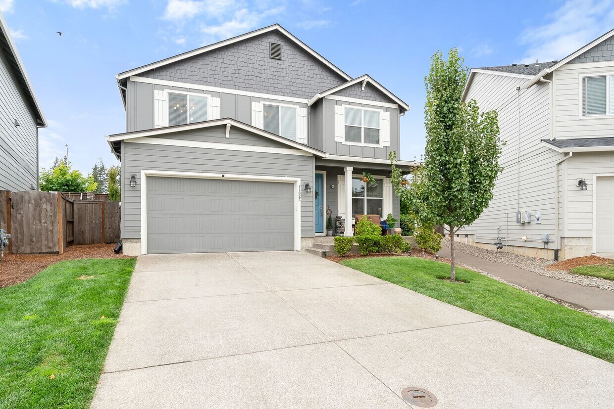 Foto principal - Newer Construction 4 Bedroom Home at Pleas...