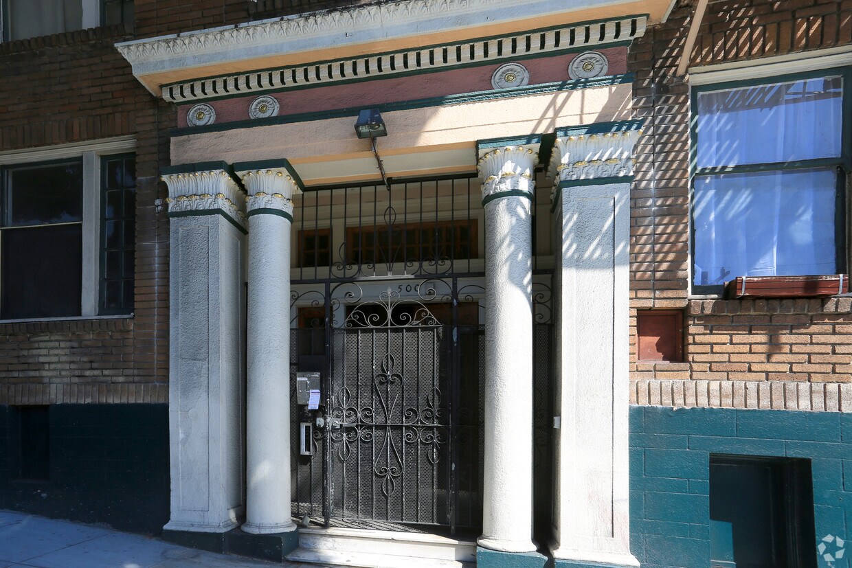 Front Gate - 500 Oak St
