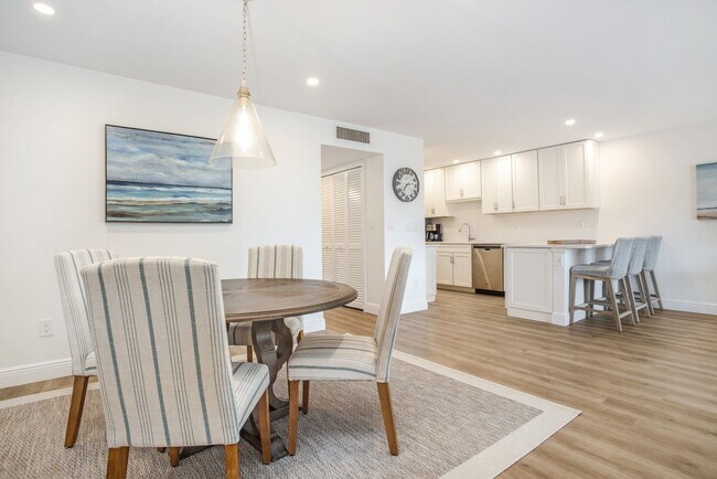 Building Photo - ** MOORINGS ** 2 BED / 2 BATH - CONDO - PR...