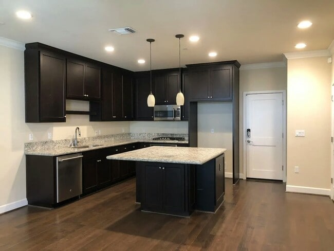 Building Photo - 454 Persimmon Common
