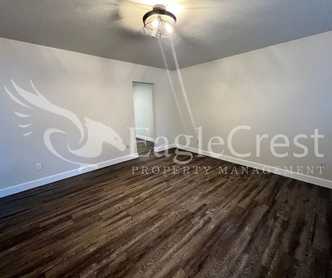 Building Photo - Sumach Four-Plex