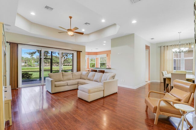 Foto del edificio - 9120 Champions Way