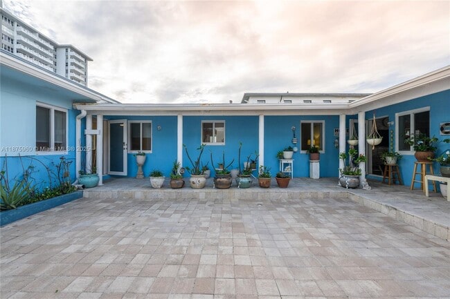 Foto del edificio - 3220 N Surf Rd