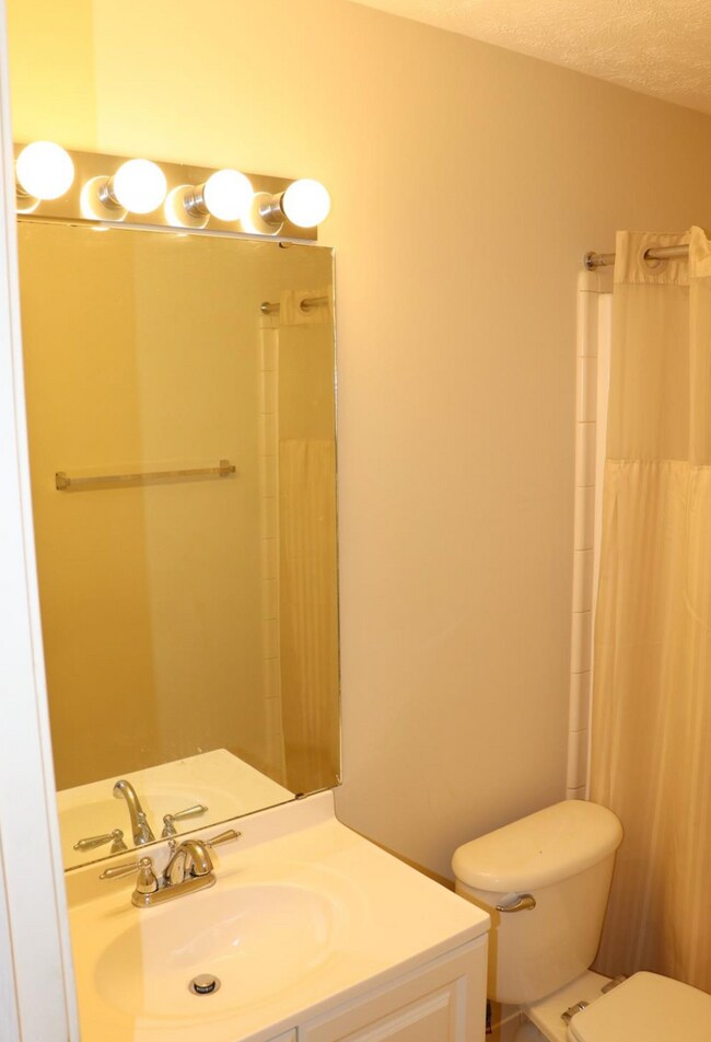 Foto del edificio - 8908 Asheville Dr