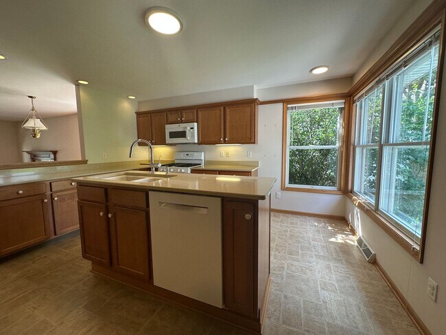 Foto del edificio - 7006 Parker Hill Dr