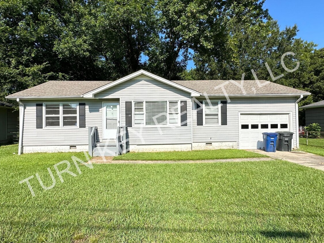 Foto principal - Home for rent in Roebuck **ACCEPTS SECTION 8** MOVE IN SPECIAL