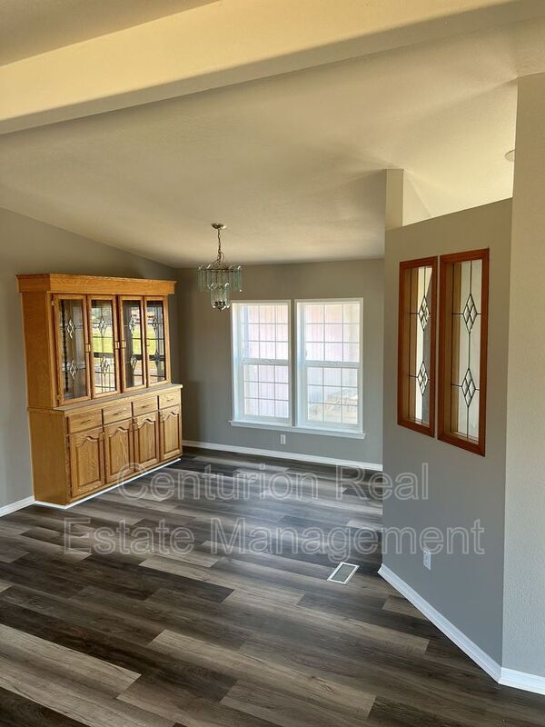 Foto del edificio - 4675 NE Elliott Cir