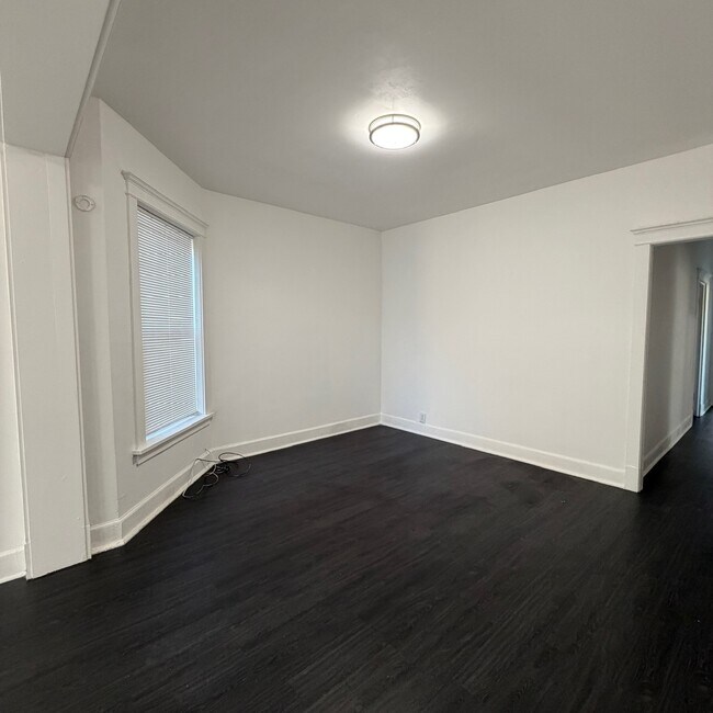 Foto del edificio - 704 W Garfield Blvd