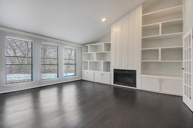Foto del edificio - 3333 Creekbend Dr