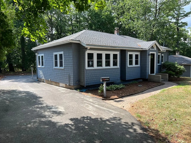 Building Photo - 102 Main St