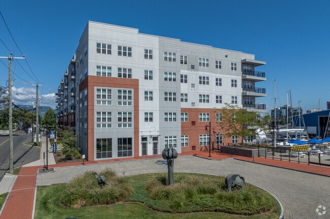 Building Photo - Harbor Landing