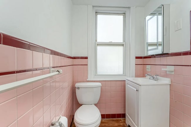 Photo - 905-909 Christian St Apartment