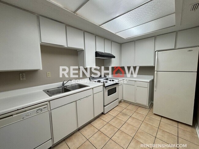 Building Photo - Unit Available at Gated Audubon Square Con...