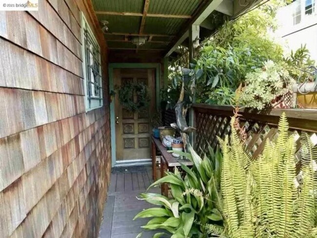 Foto del edificio - Gorgeous 2 bedroom in Point Richmond! Available now!