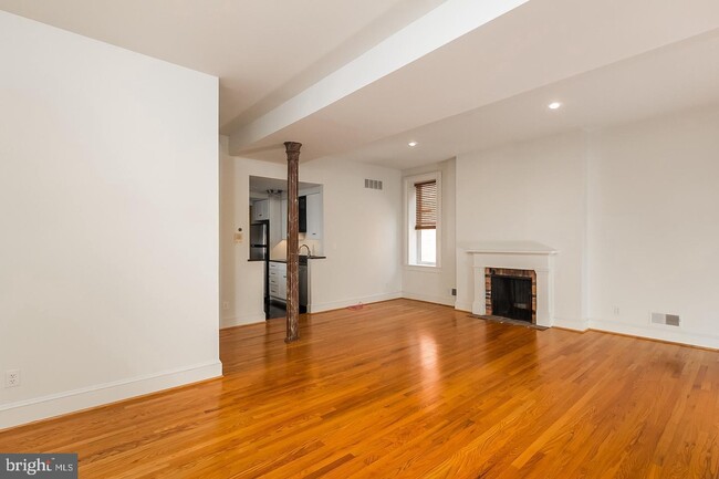 Building Photo - 618 S Hanover St