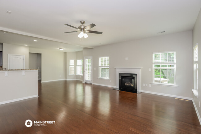 Building Photo - 3013 Ainsley Ln