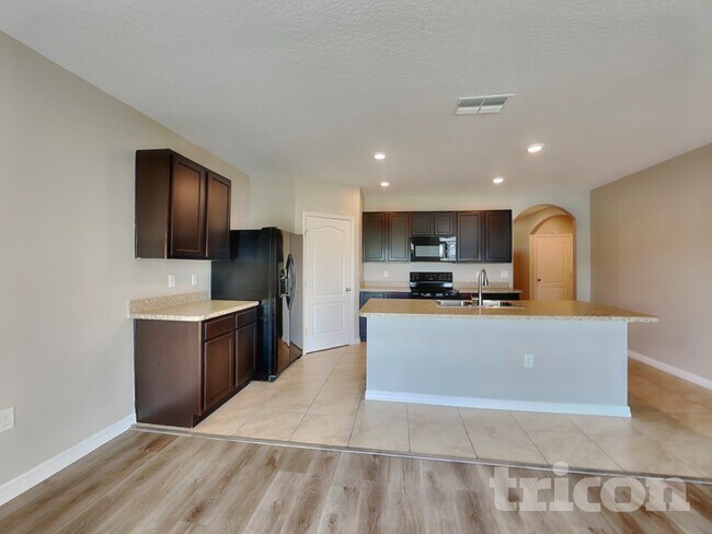 Foto del edificio - 935 Summer Glen Dr