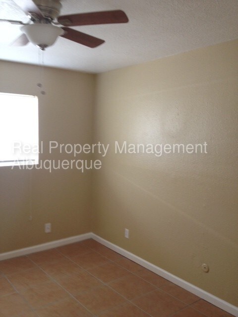 Foto del edificio - 3212 Comanche Rd NE