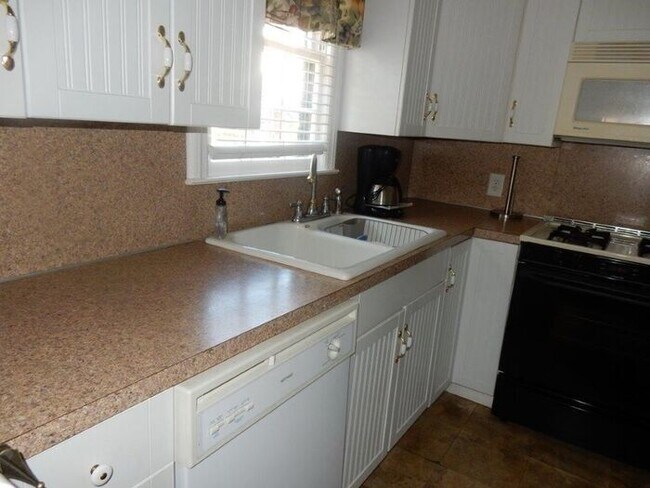 Foto del edificio - Furnished Apartment Located near Lakebottom!