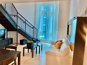 Building Photo - 300 S Biscayne Blvd