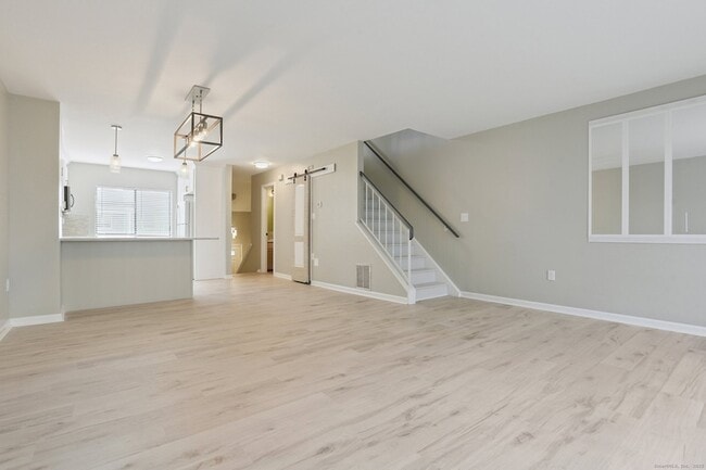 Building Photo - 335 Monticello Dr