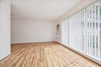 Building Photo - 3703 Roseland St