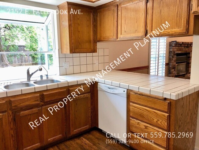 Building Photo - $2,300 Maple & Nees 4 Bedroom -  E. Fallbr...