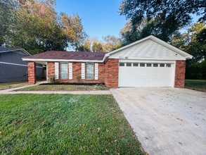 Building Photo - 4008 Hitchcock Dr