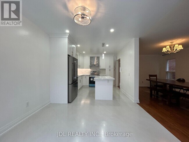 Building Photo - 49 Melville St