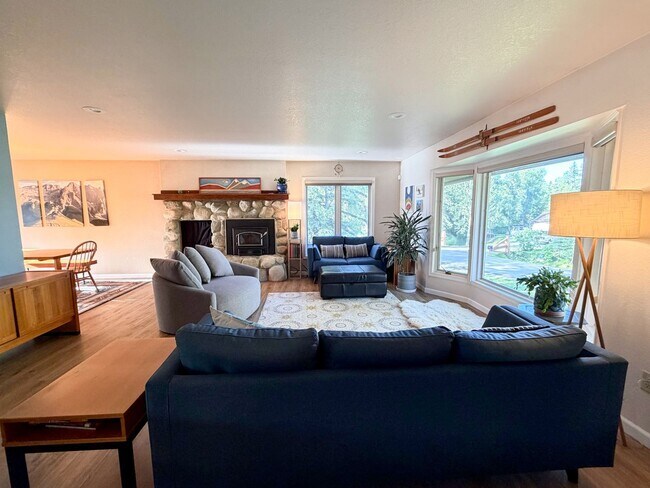 Foto del edificio - 6841 Crooked Tree Dr