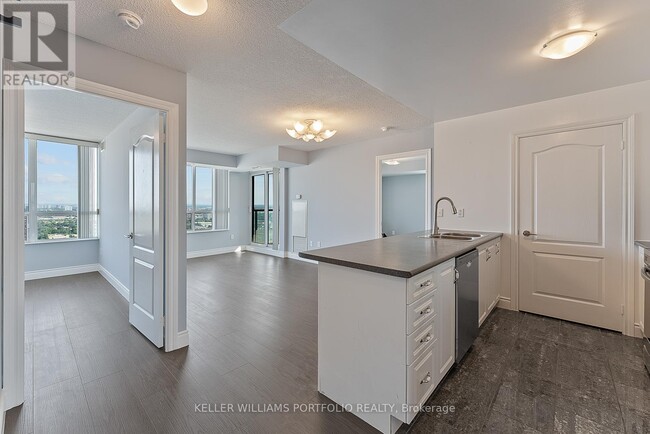 Photo du bâtiment - 60-3260 Brian Harrison Way