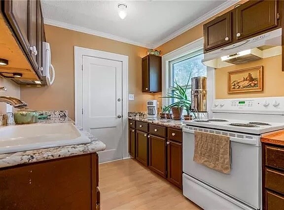 Foto del edificio - 4938 Forest Ave
