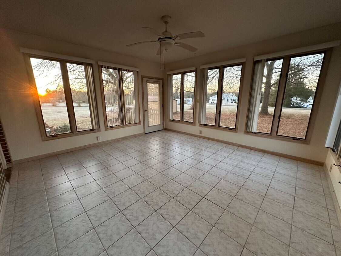 Primary Photo - Three bedroom home an 1 acre lot - Pfafftown