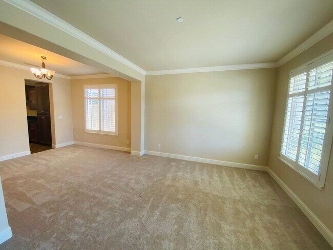 Building Photo - Beautiful Updated Home