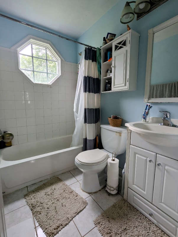 Building Photo - 144 Cabbel Dr