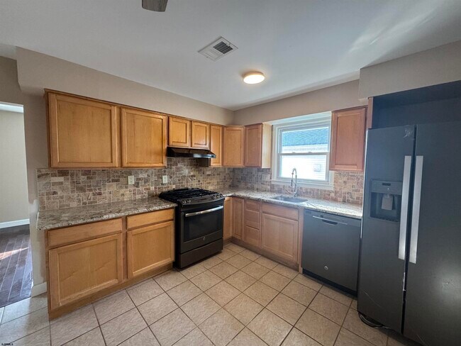 Foto del edificio - 352 Hampshire Dr