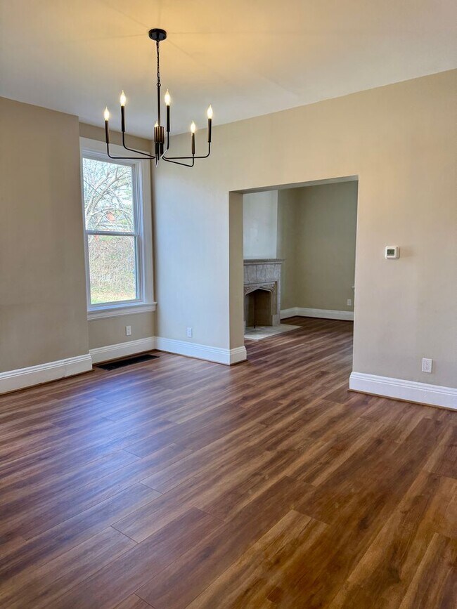 Foto del edificio - Newly Renovated, All Brand New, Huge 4 bedroom! Incline District