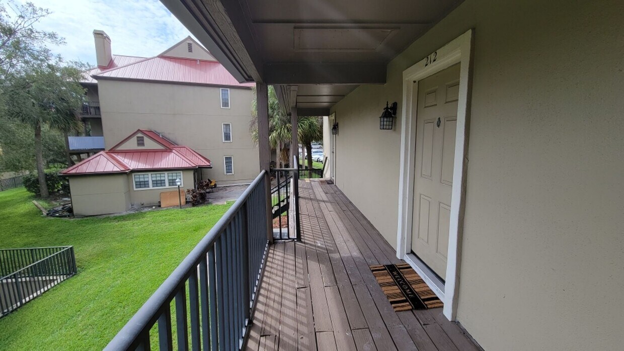 Foto principal - Gated, Updated 2 bedroom, 1 bath Condo in ...