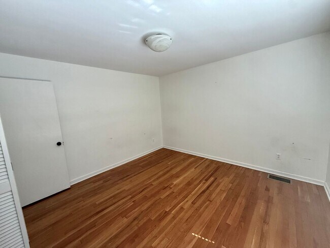 Foto del edificio - 2/1 Apartment in Historic Decatur Available Now!!
